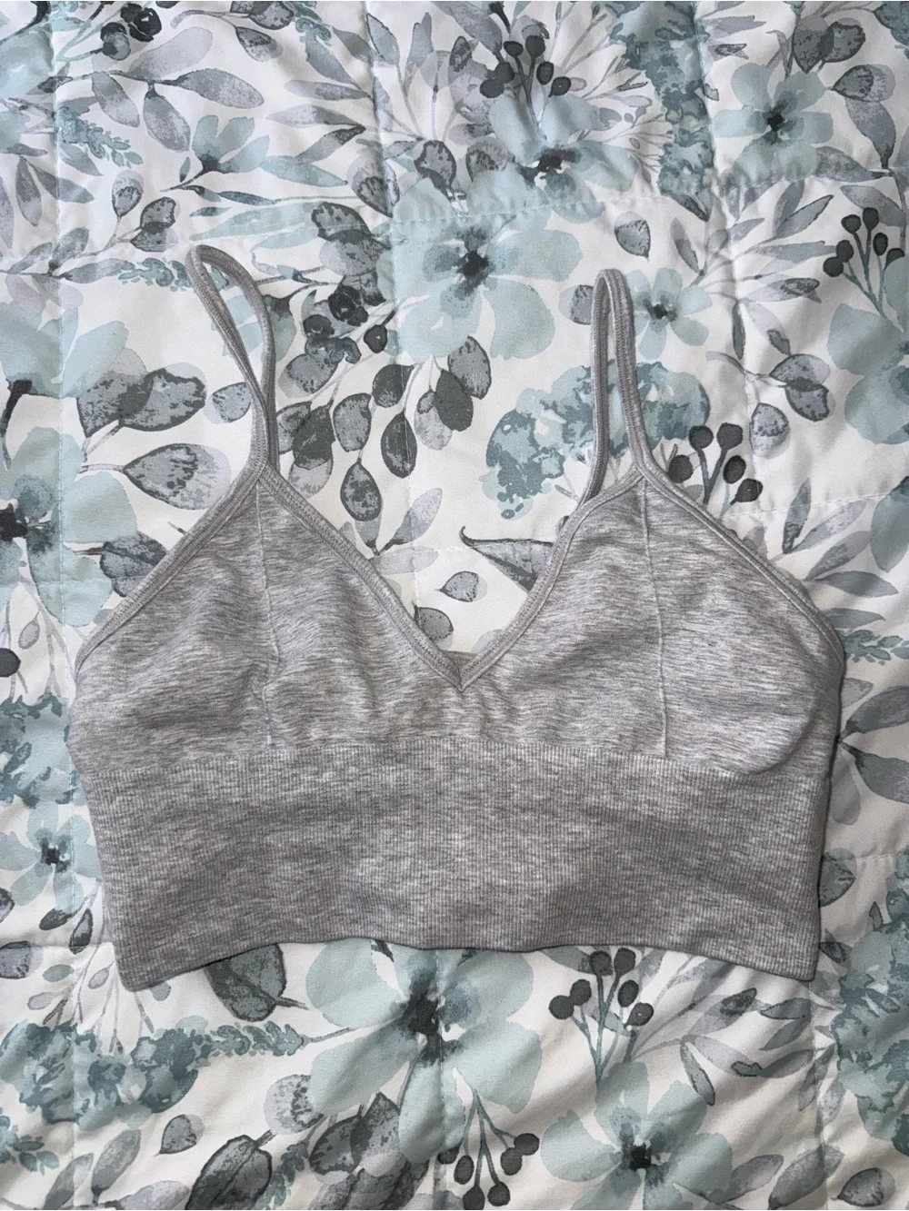 ALO Yoga Light Gray Ribbed V-Neck Crop Top